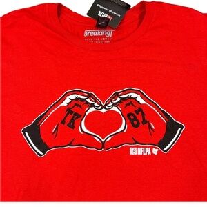 NWT Travis Kelce Taylor Swift Heart Hands Tee Men’s L Swiftie Chiefs